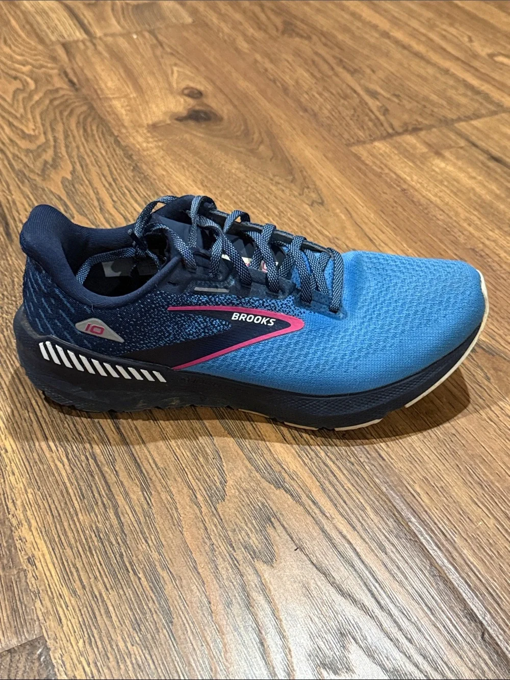 Brooks Women's Blue and Pink Athletic Running Shoes